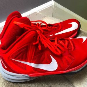 Red Nike Tennis Shoes (Men)